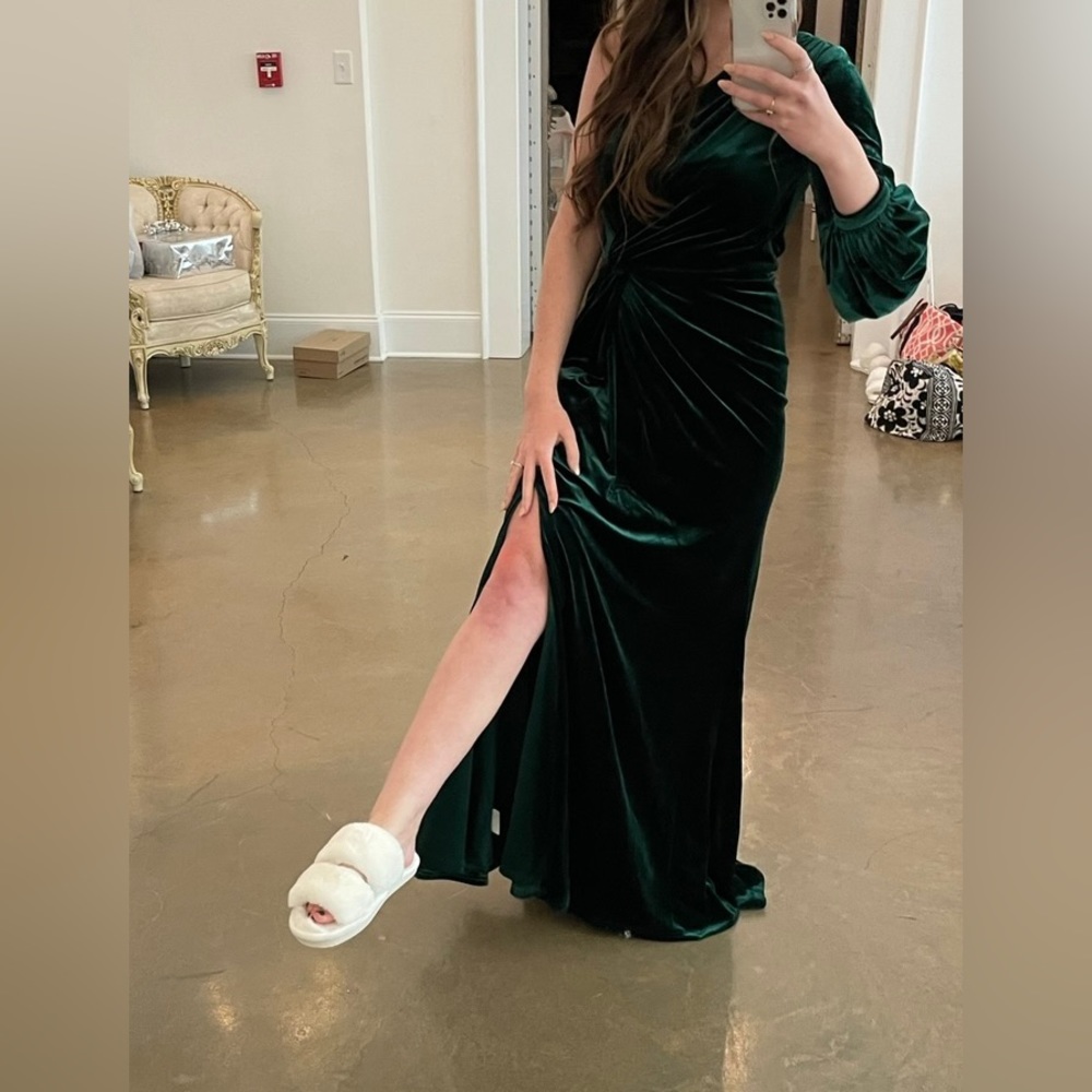 Revelry Aurora Velvet Dress (Color: Emerald)